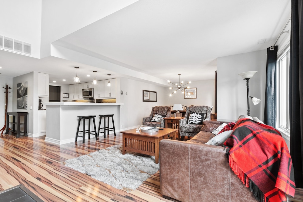 Luxury Condo, 3 Bedrooms (205 Sierra Lane - Pet Friendly) photo 1