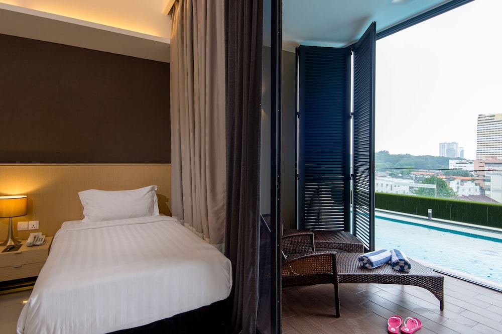 Poolside Suite Twin City View photo 3