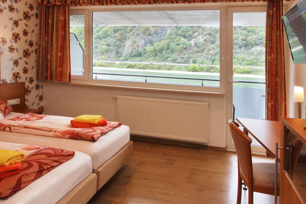 Deluxe Double or Twin Room, Balcony, River View photo 2
