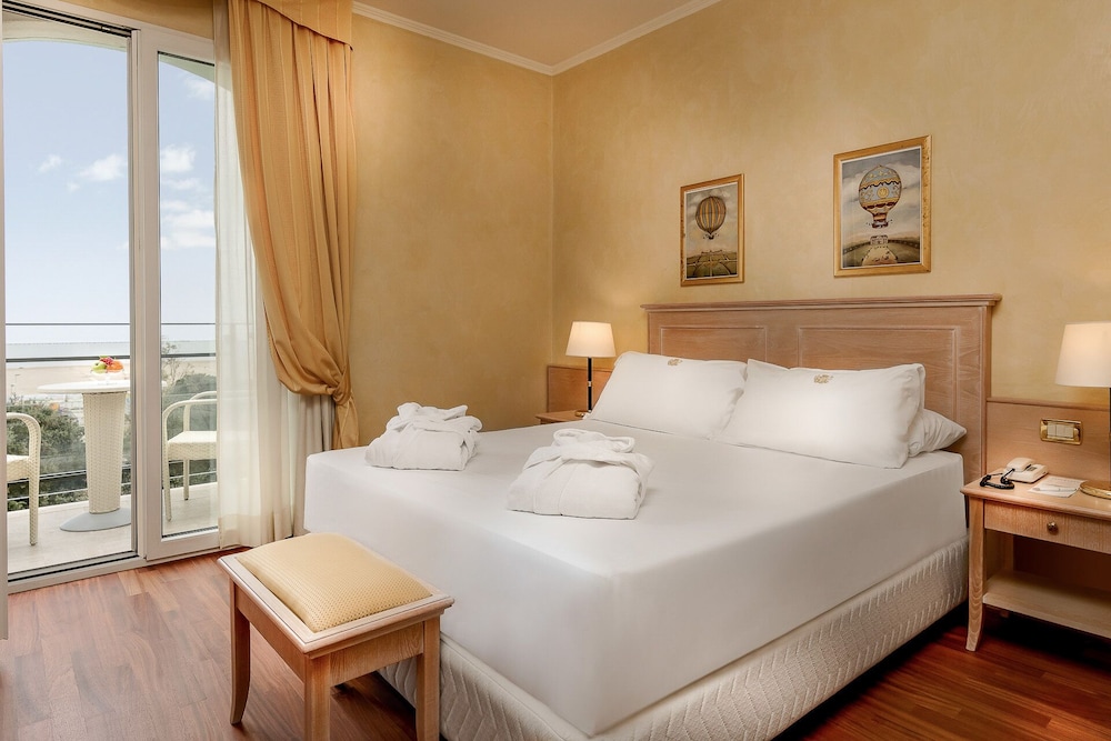 Premium Double Room Single Use, Sea Facing (Spa included)