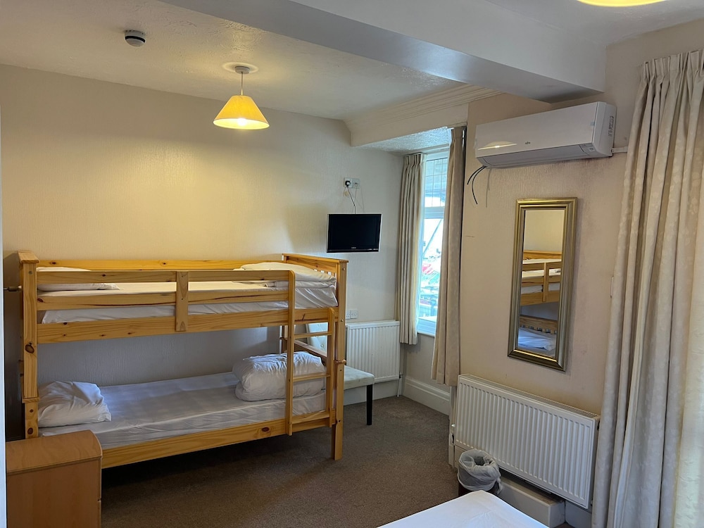 Quadruple Room, Ensuite, Sea View - Photo 3