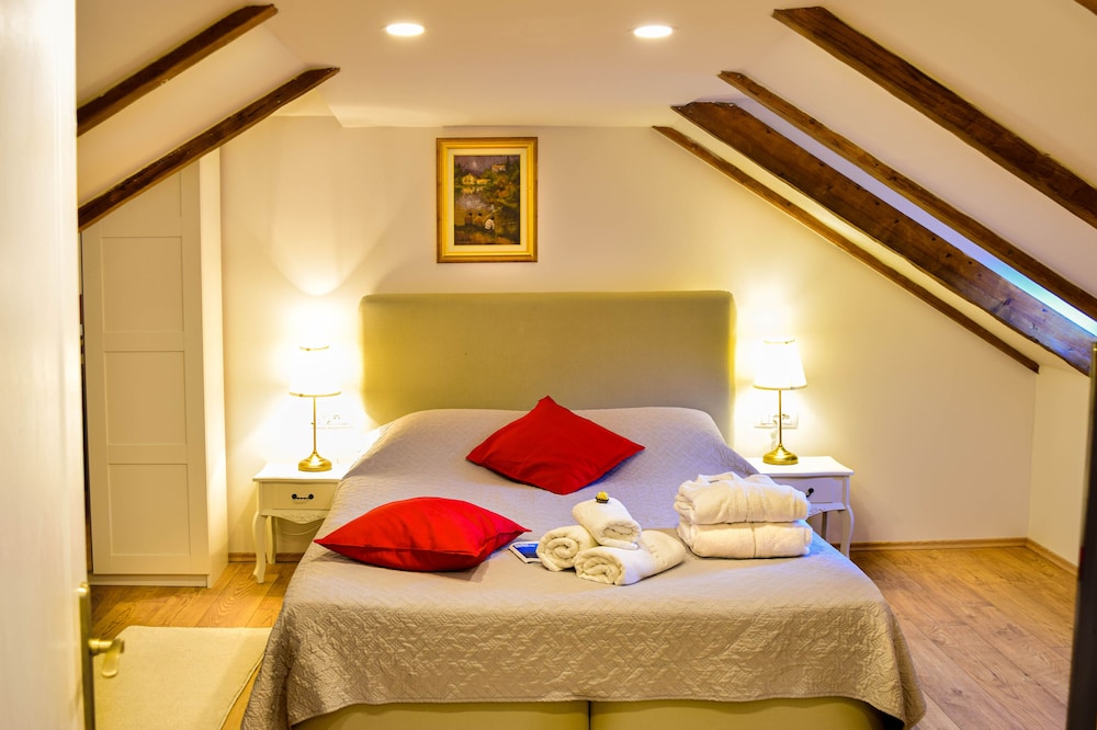 Attic Apartment, 2 Bedrooms, City View