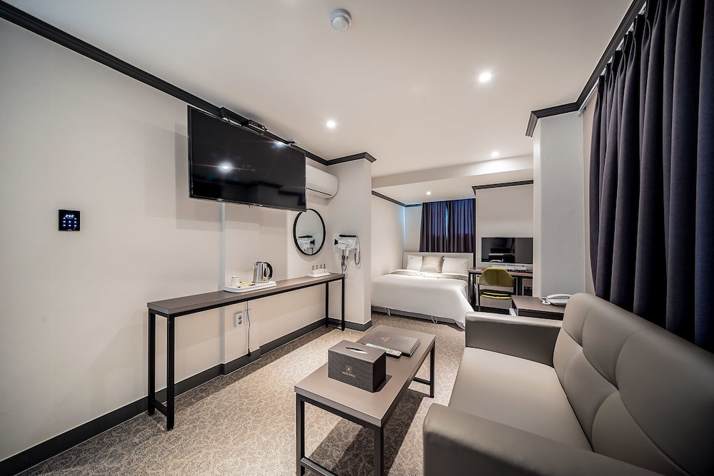 Deluxe Room - Photo 4