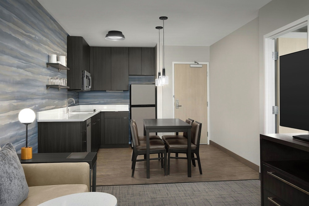 Suite, 1 Bedroom - Photo 1