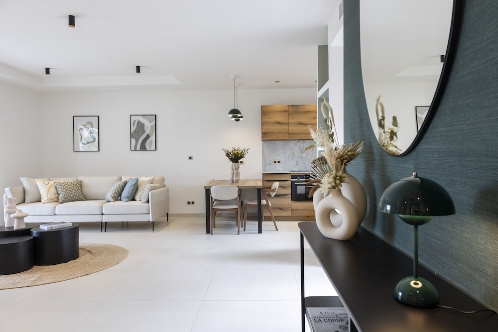 Superior Apartment, 2 Bedrooms, Terrace, Sea Facing photo 1