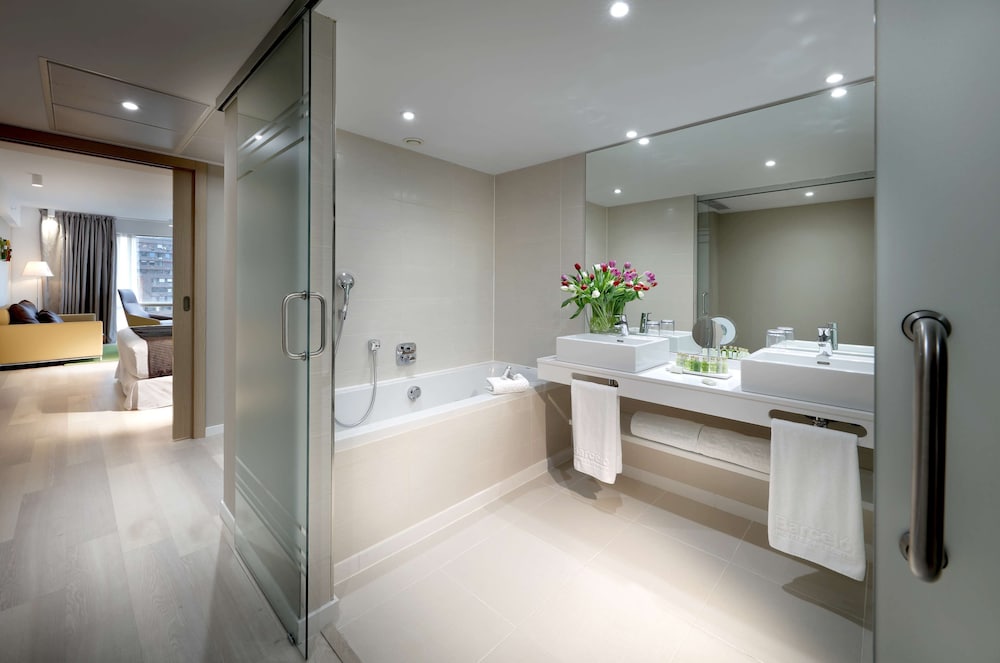 Suite - Photo 7