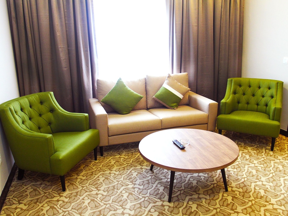 Executive Suite - Photo 7