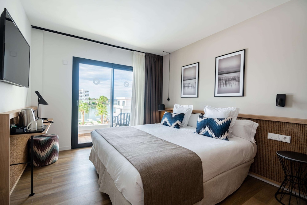 Double Room, Balcony, Pool View - Photo 1