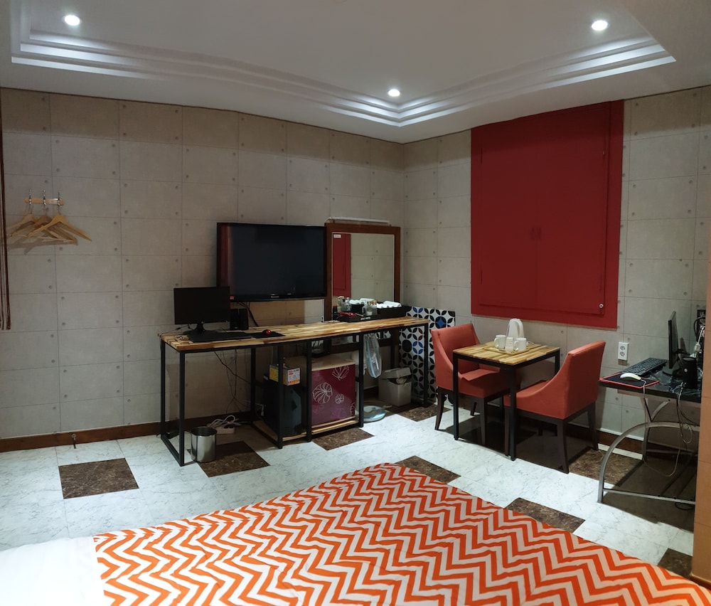Premium Twin Room (Semi-Premium Room) photo 2