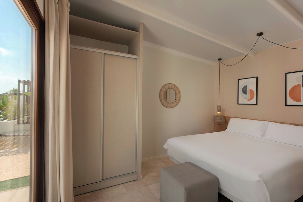 Premium Villa, 2 Twin Beds, Resort View (Balcony) - Photo 4