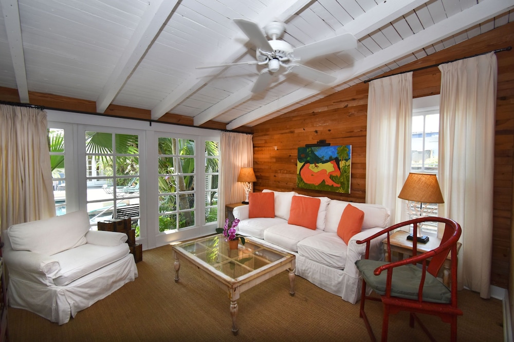 Luxury Suite photo 2