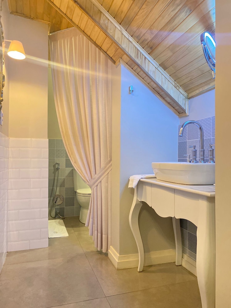Deluxe Double Room, City View - Photo 11