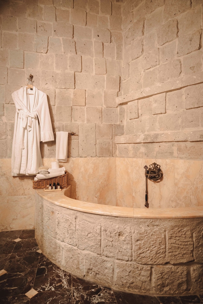 Deluxe Stone Suite with Stone - Photo 5