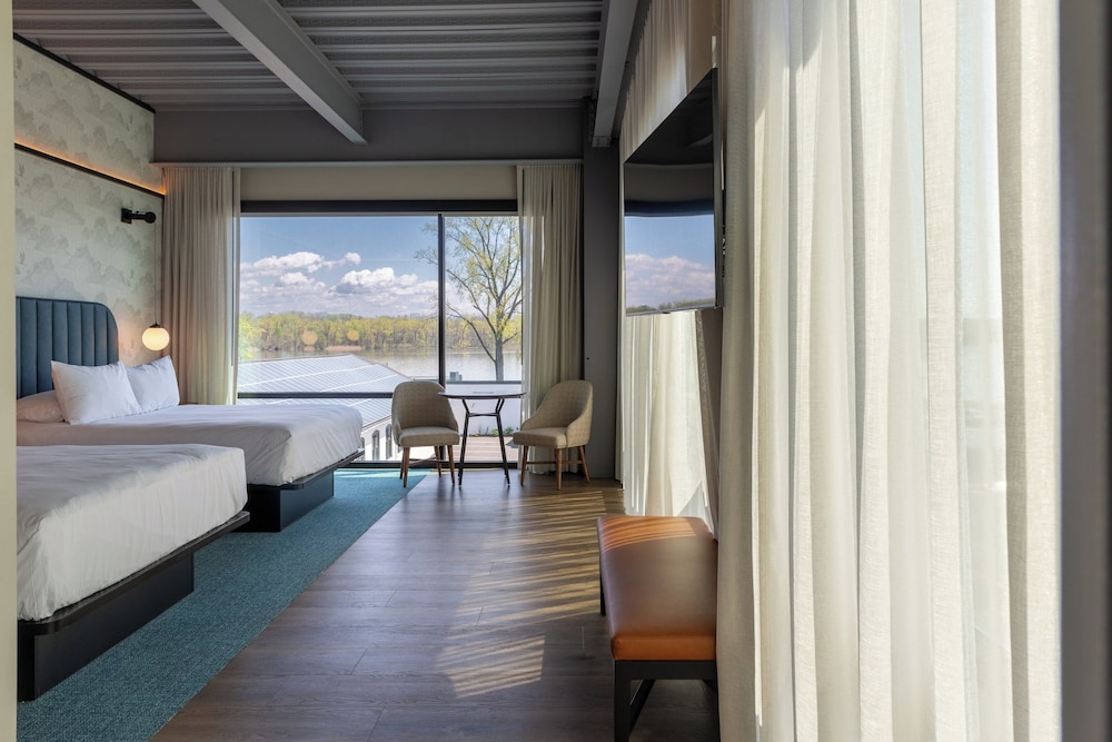 Room, 2 Queen Beds, River View - Photo 5