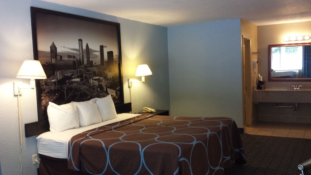 Room, 1 King Bed, Smoking - Photo 2