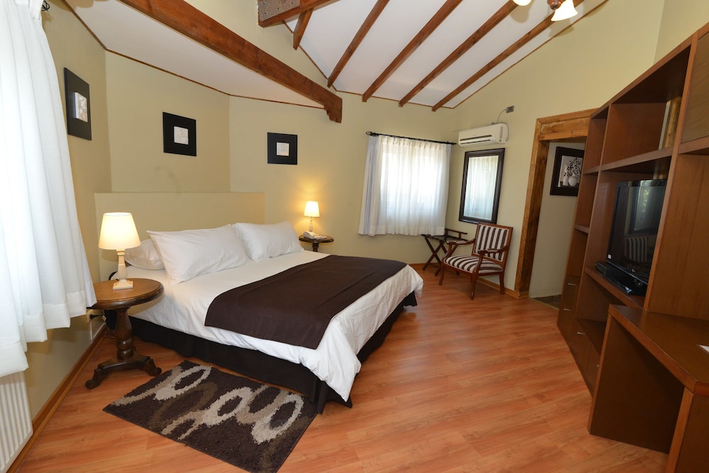 Suite, 1 King Bed, Non Smoking photo 1