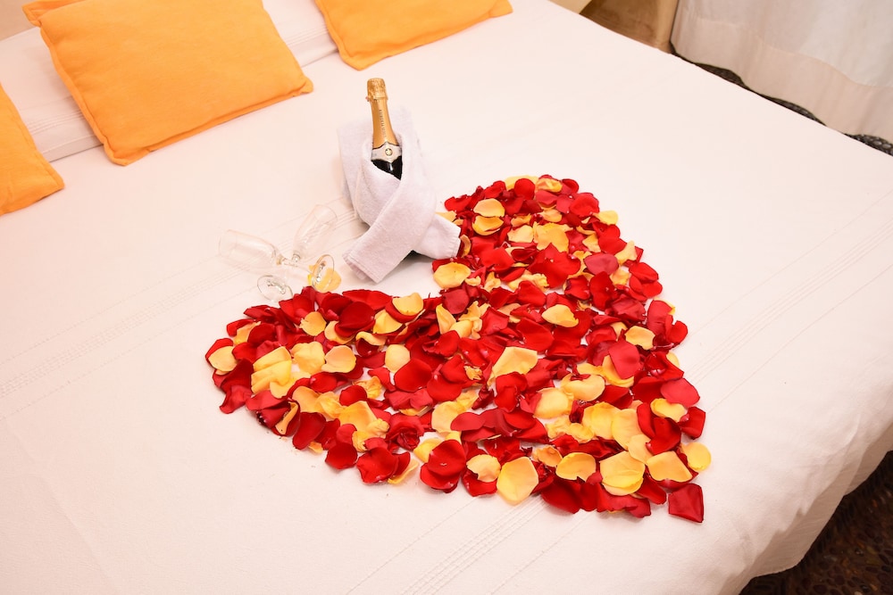 Suite, 1 King Bed photo 2