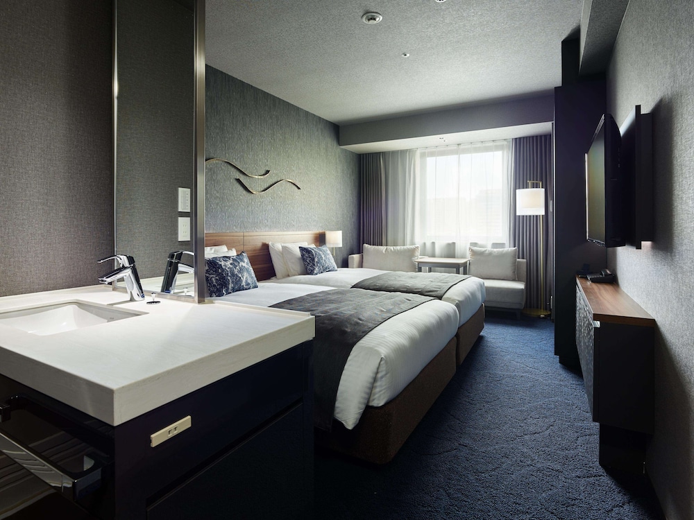 Superior Twin Room, Non Smoking thumbnail 6