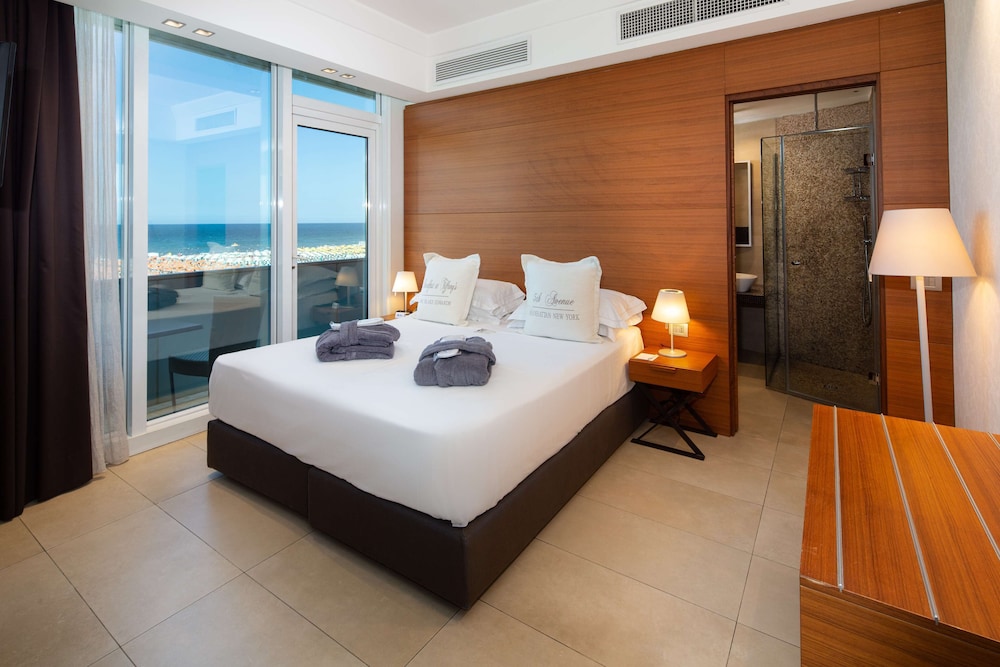 Junior Suite, 1 King Bed, Jetted Tub, Sea View - Photo 1