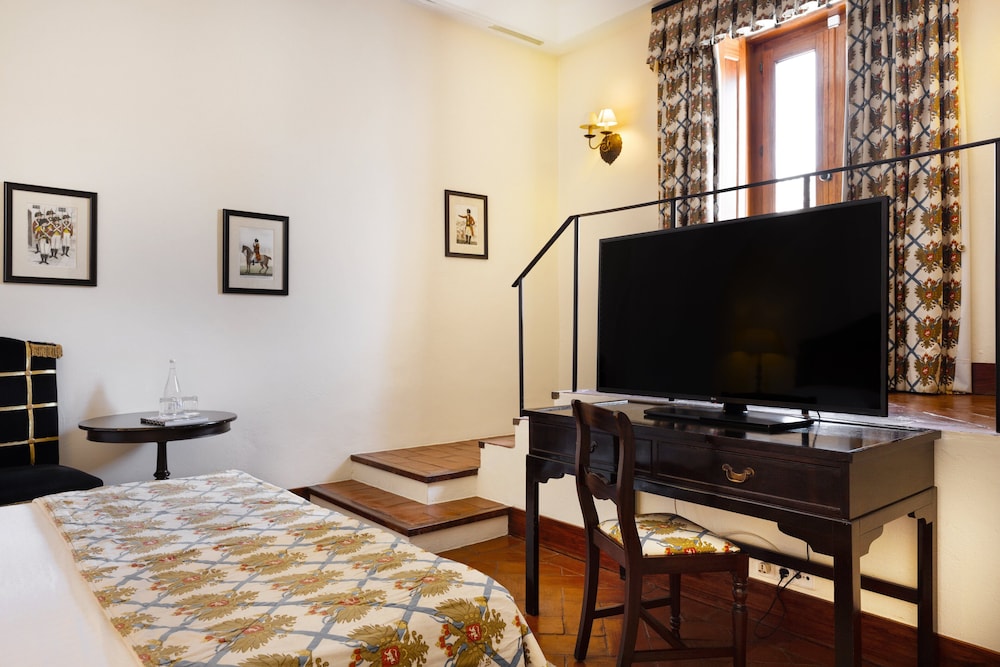 Standard Double or Twin Room - Photo 2