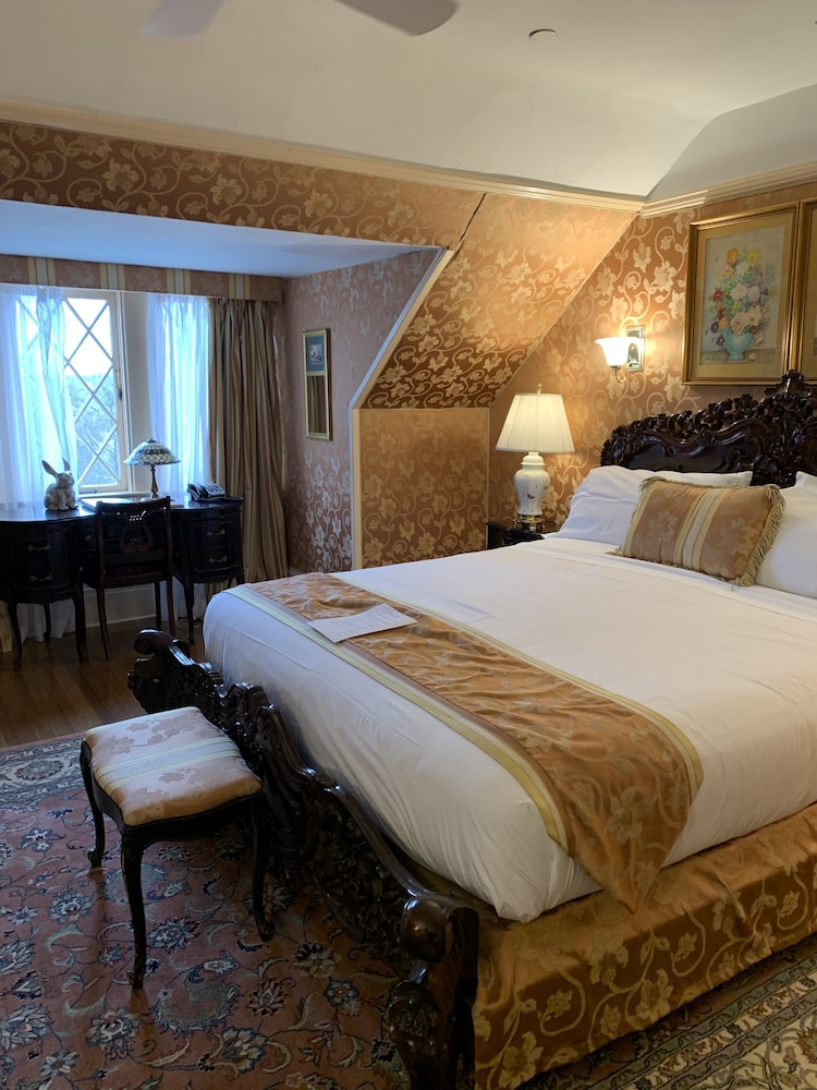 Room (Aphrodite's Retreat)