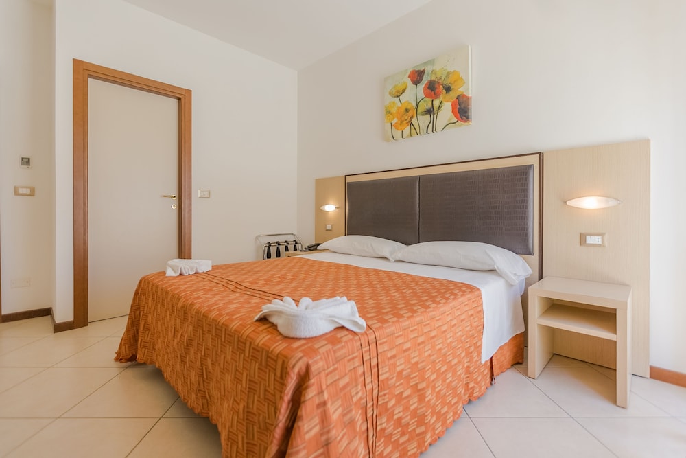 Classic Double or Twin Room - Photo 6
