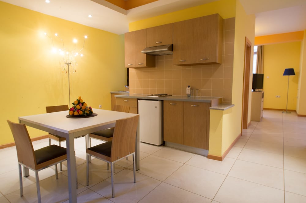 Suite, 1 King Bed, Corner