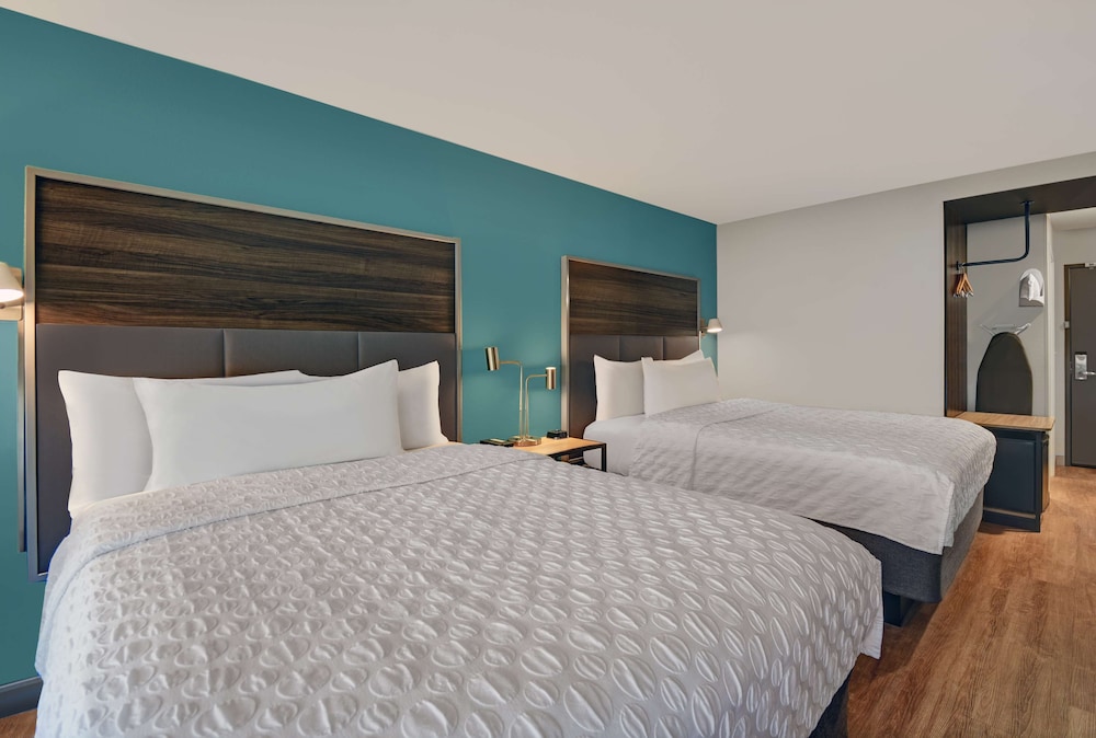 Room, 2 Queen Beds - Photo 3