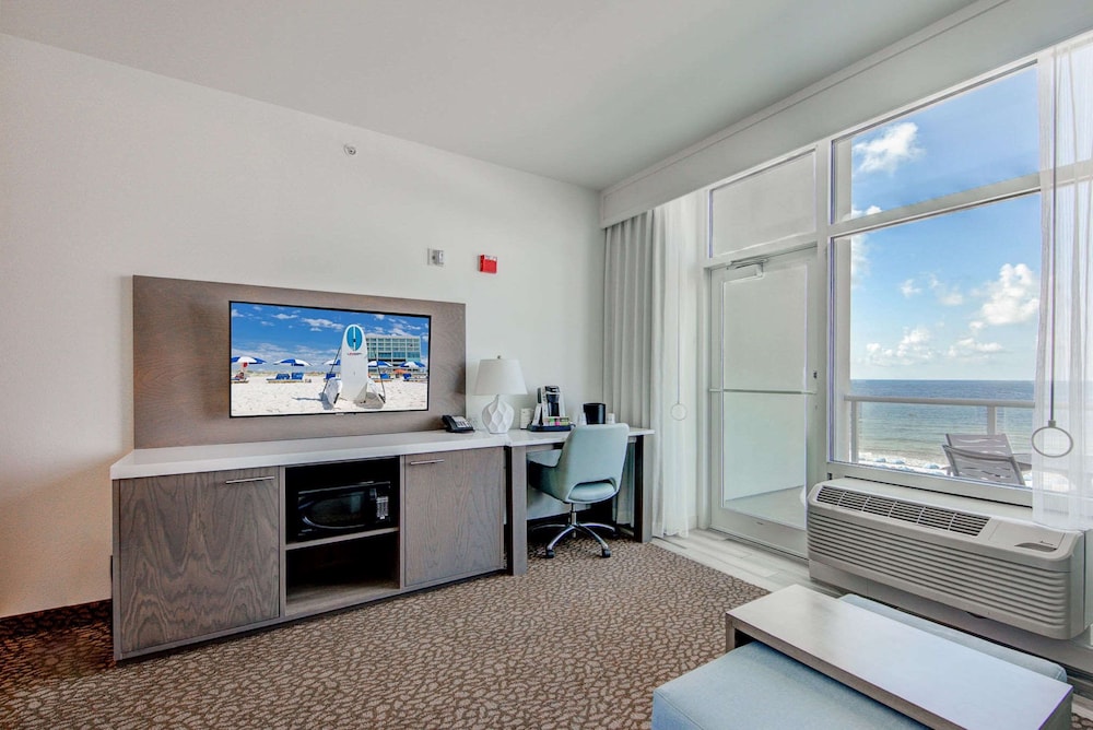 Suite, Multiple Beds, Accessible, Corner (1 King and 2 Single Bunk Beds) photo 2