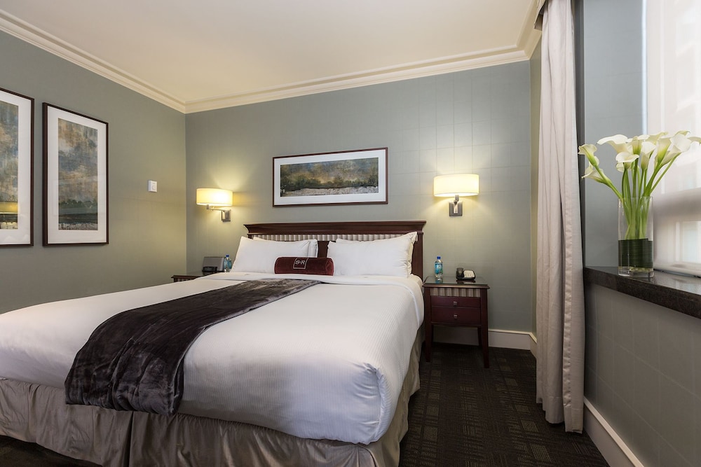 Junior Suite, 1 King Bed with Sofa bed