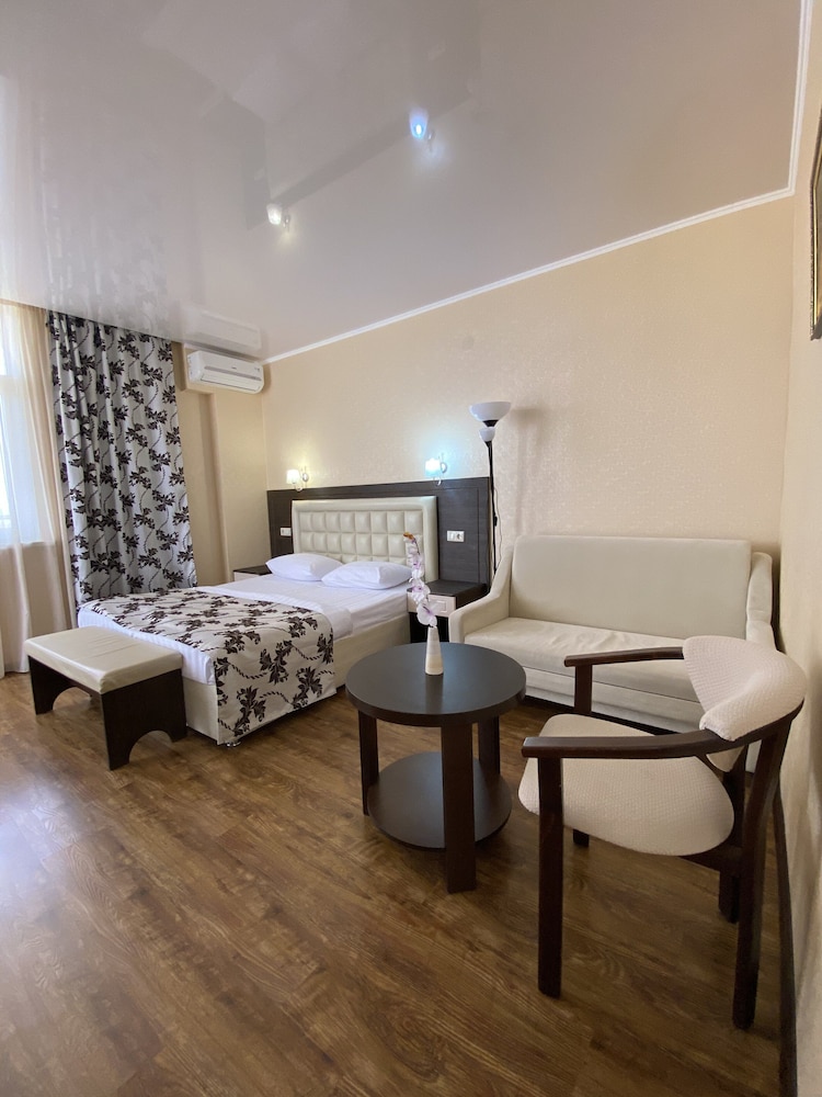 Superior Double or Twin Room, Non Smoking, Courtyard View photo 1