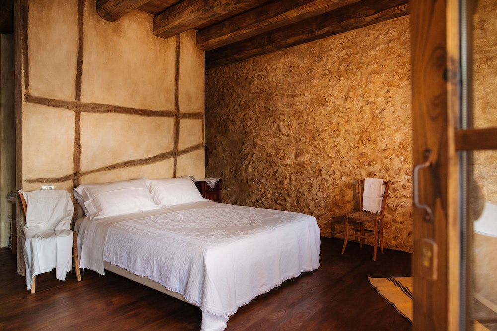 Suite, Valley View, Mountainside