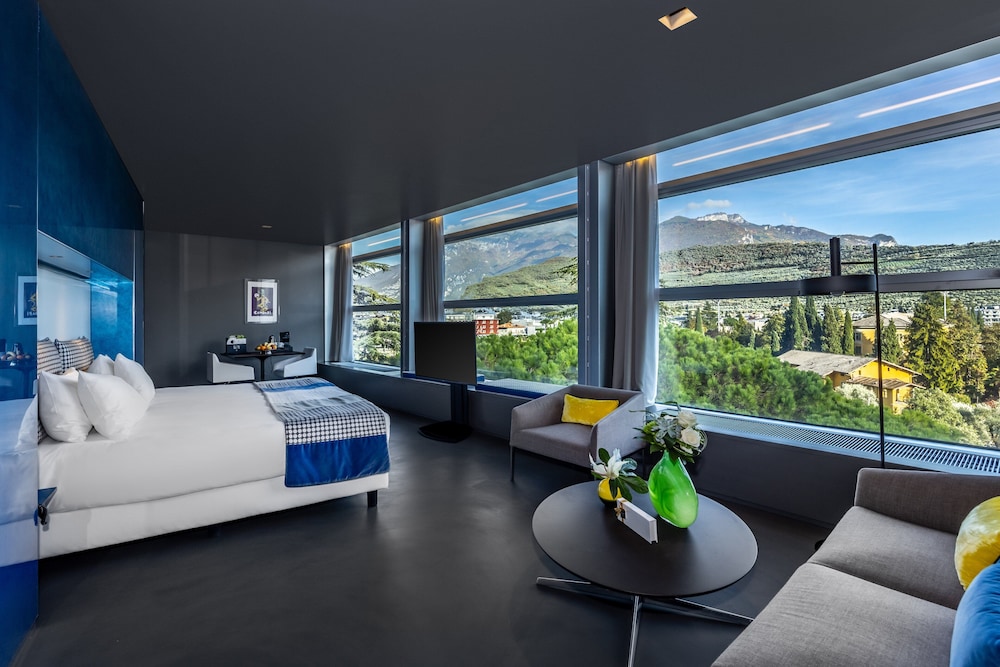 Junior Suite, Park View (Sky) - Photo 2