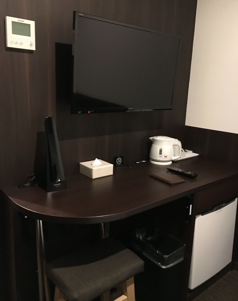 Single Room B, Non Smoking (2 Adults, Bed Width 140cm) photo 3