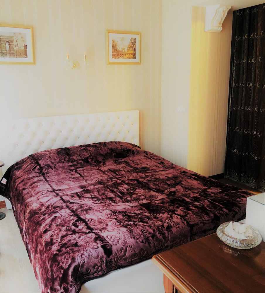 Deluxe Apartment photo 2