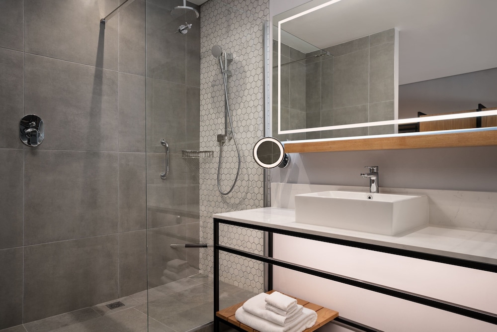 Executive Room, 1 King Bed - Photo 4