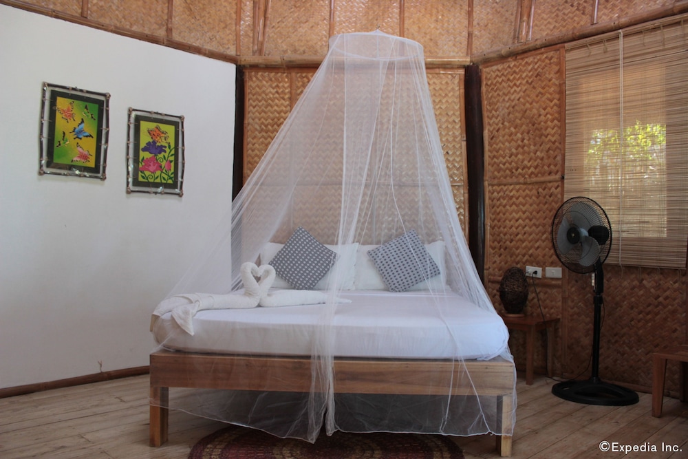 Beachfront Cottage with Aircon