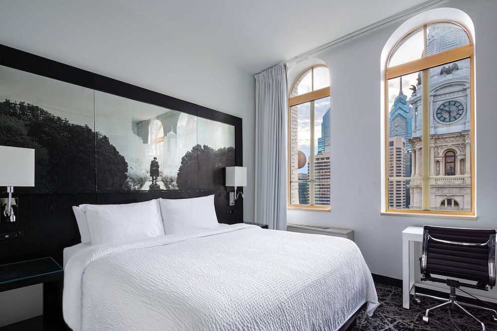 Premium Suite, 1 King Bed, Jetted Tub (Kitchenette) photo 2