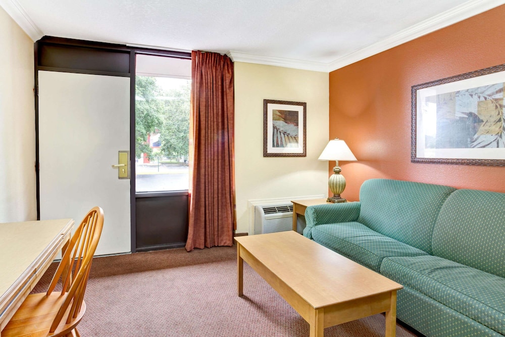 Room, 1 King Bed with Sofa bed, Non Smoking photo 2