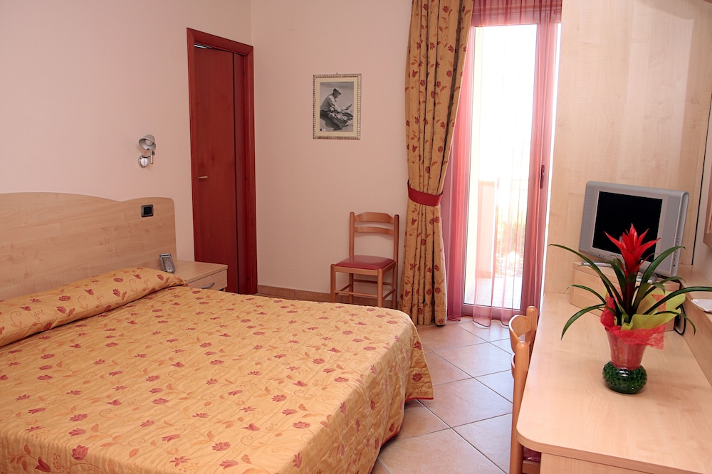 Double Room, Partial Sea View