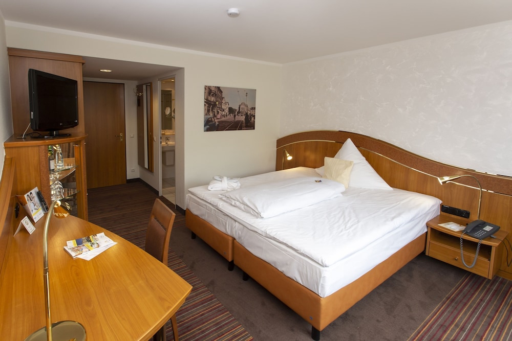 Standard Twin Room, 2 Twin Beds photo 2