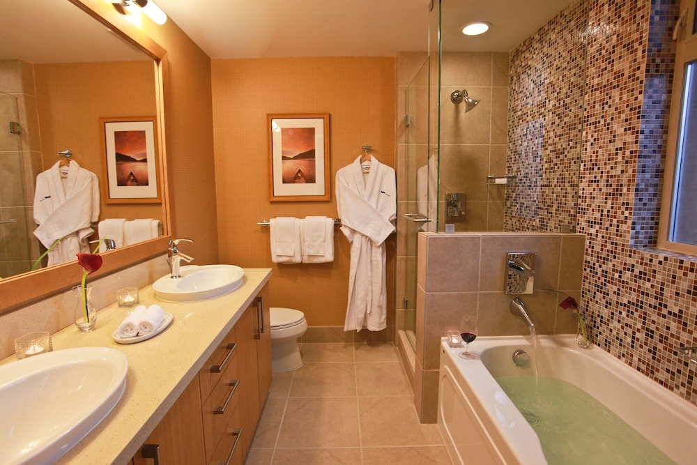 Luxury Townhome, 2 Bedrooms, Lake View photo 3