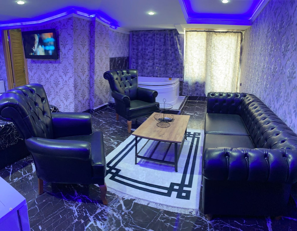 Elite Studio Suite, Jetted Tub photo 1