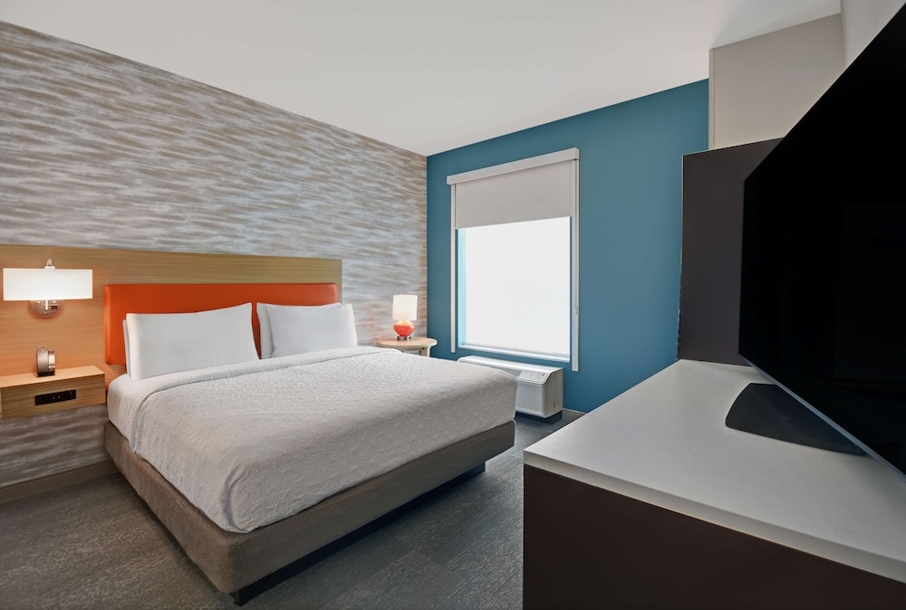 Suite, 1 King Bed, Accessible (Roll-In Shower) - Photo 3