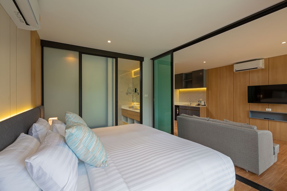 Premium Room (Deluxe) - Photo 2
