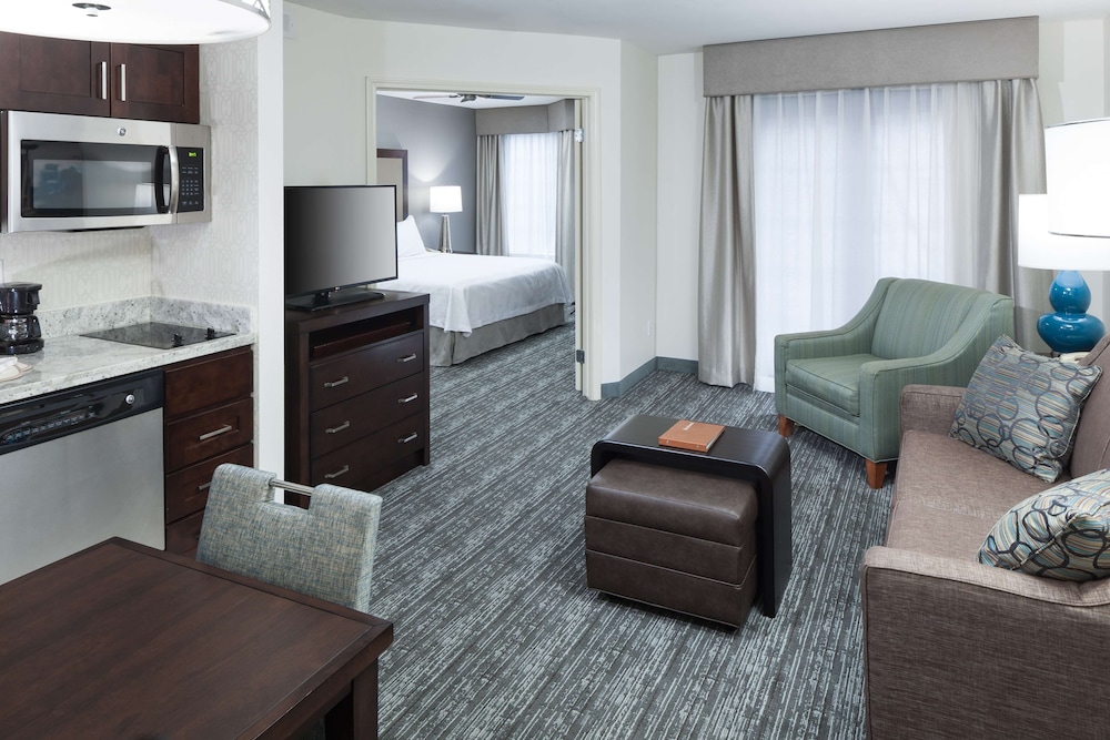 Suite, 1 King Bed - Photo 3
