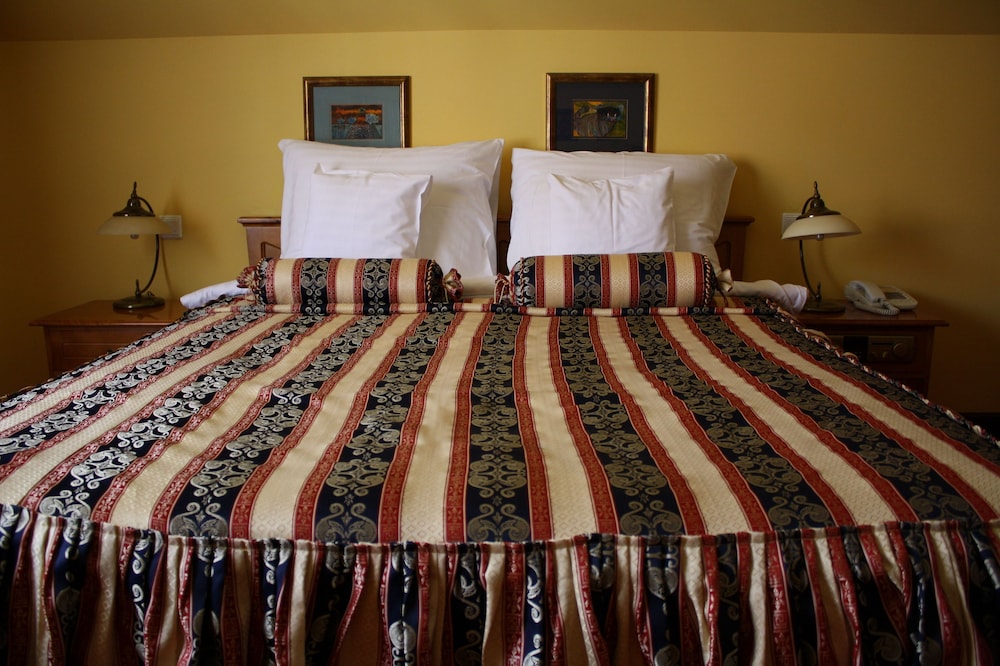 Deluxe Double Room, 1 King Bed with Sofa bed, Private Bathroom, City View (Air conditioning)