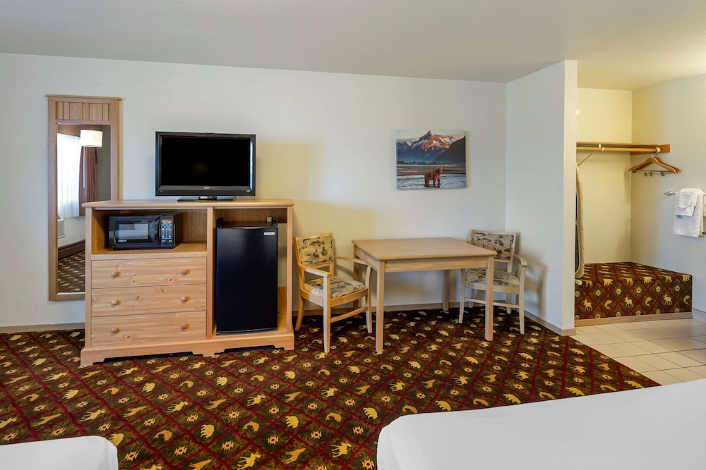 Standard Room, Multiple Beds, Non Smoking, Refrigerator & Microwave (1st Floor) photo 2