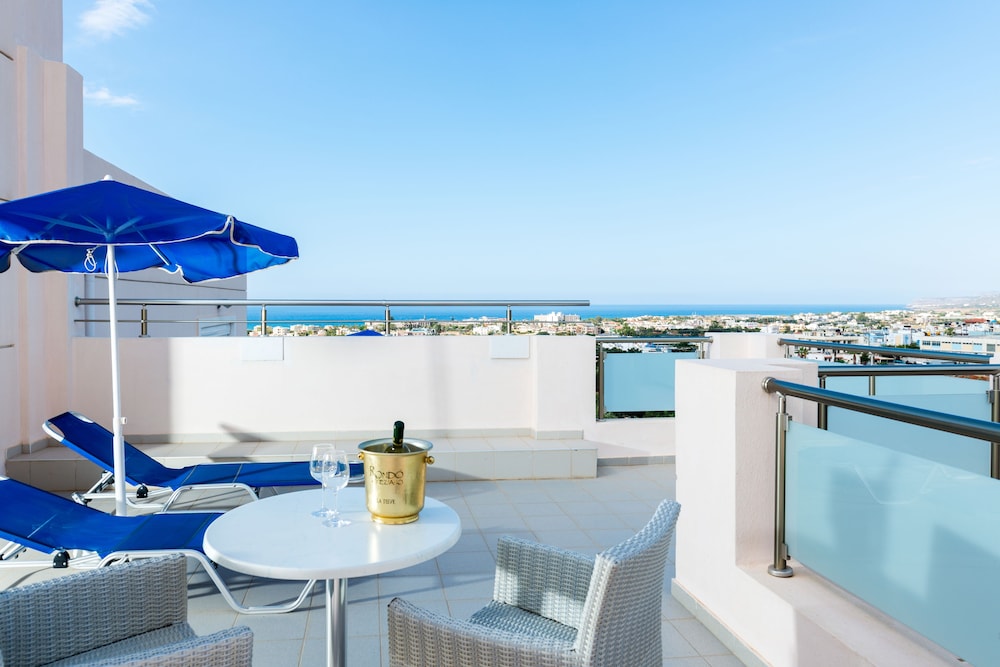 Executive Suite, 1 King Bed, Sea View (Matheo) - Photo 2