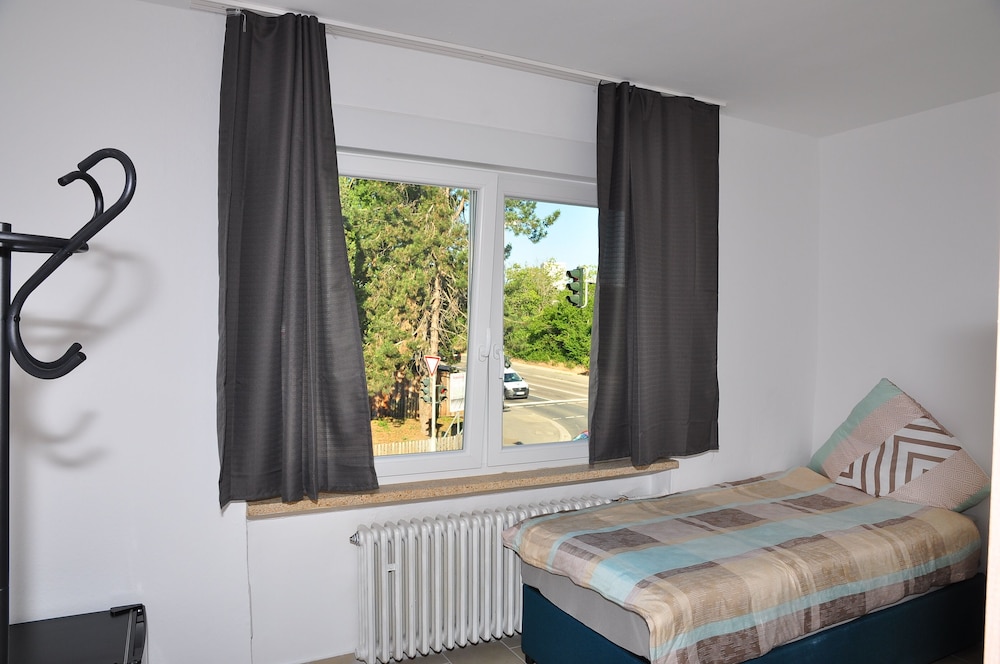 Economy Twin Room, Shared Bathroom (Nr. 9) photo 2